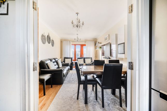 Flat 13, Tormaid Court, Edgware photo 4