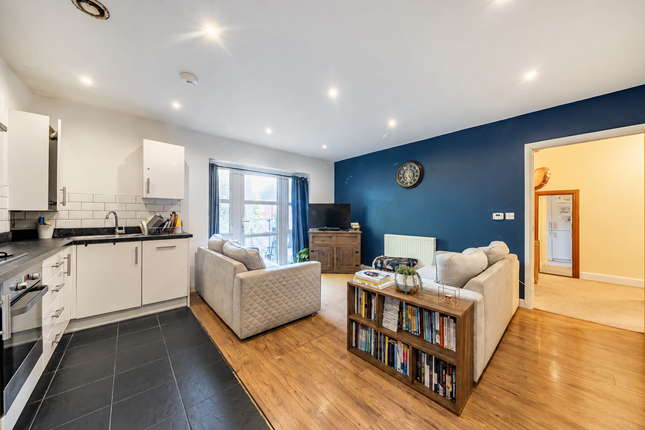 Carroll Court, Mitcham photo 2