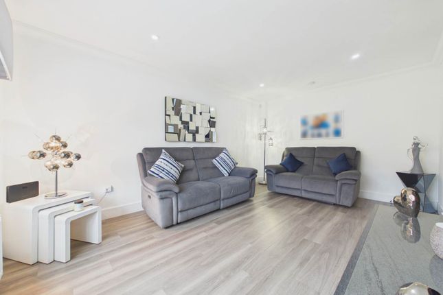5, Chilstone Place, Shotts photo 4