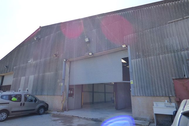 Warehouse to let in Wharf Road, Gravesend, Kent