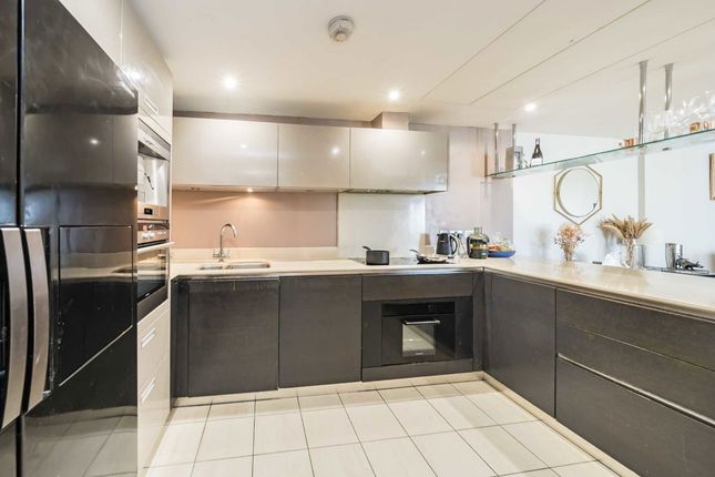 Flat 48, Ensign House, Juniper Drive, London photo 3