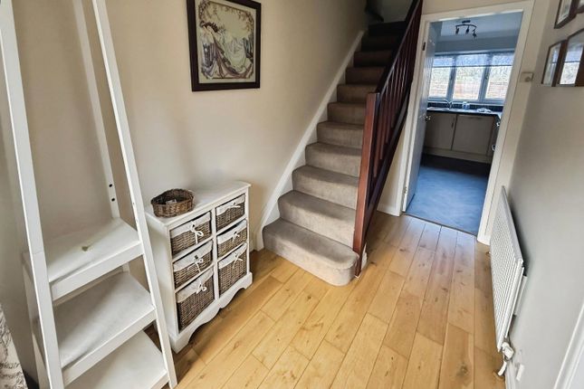 9, Coltsfoot Drive, Grimsby photo 2