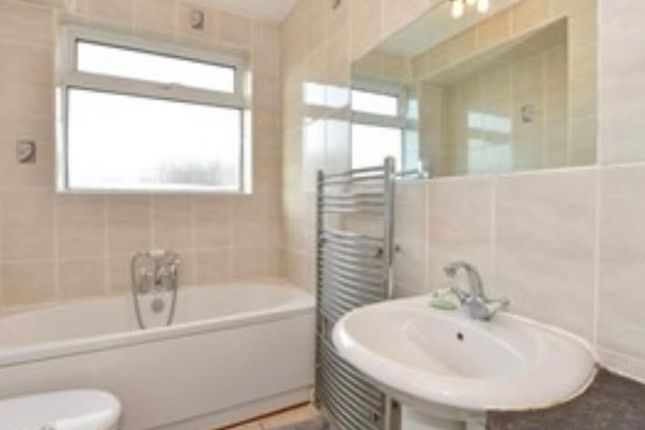 Grosvenor Drive, Hornchurch photo 3