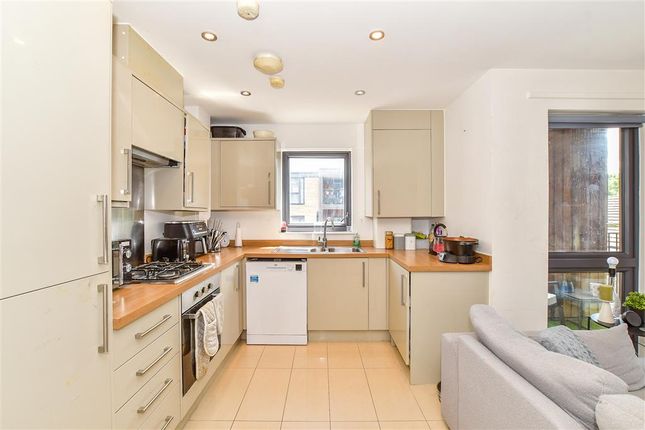 Lounge/ Diner/ Kitchen