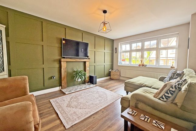 25, Ffordd Dol Y Coed, Pontyclun photo 3