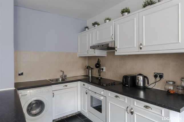 Flat to rent in Monmouth Street, Covent Garden