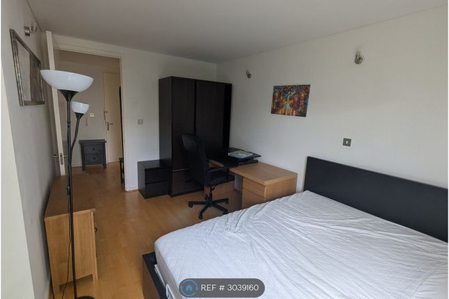 Farnsworth Court West Parkside, London photo 4