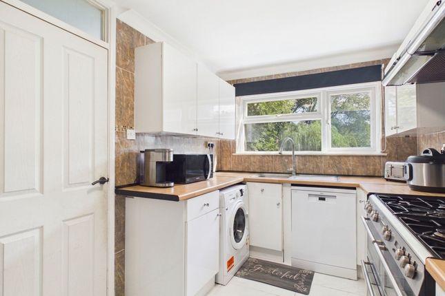 18 St. Margarets Avenue, Stanford-Le-Hope photo 2