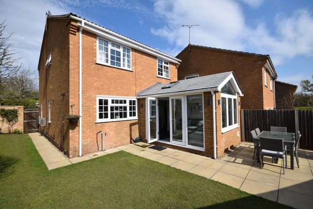 48, Windermere Way, Surrey photo 3