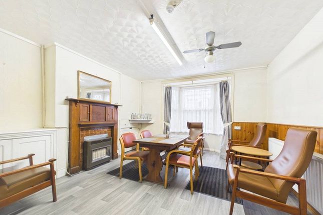 14, Arthur Street, Gloucestershire photo 3