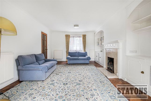 6, Nash Close, Elstree photo 4