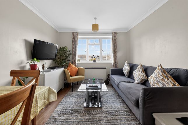Flat 14, Heron Court, 18, Wilkins Close, Mitcham photo 3