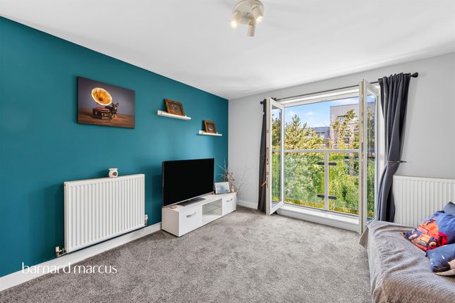 Flat 28, Sheridan House, Highbury Drive, Leatherhead photo 2
