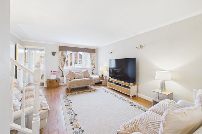 25 Thomson Drive, Bellshill photo 4