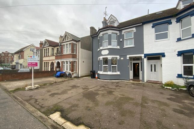 Thumbnail Flat to rent in Hayes Road, Clacton-On-Sea
