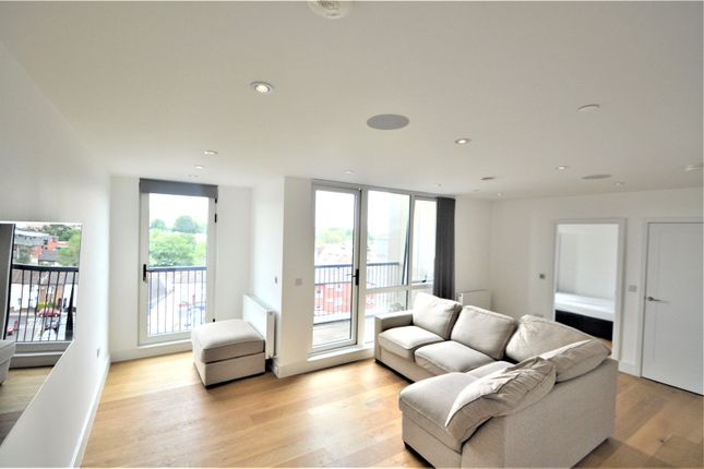 Flat to rent in Central Cross Apartments, 2 South End, Croydon