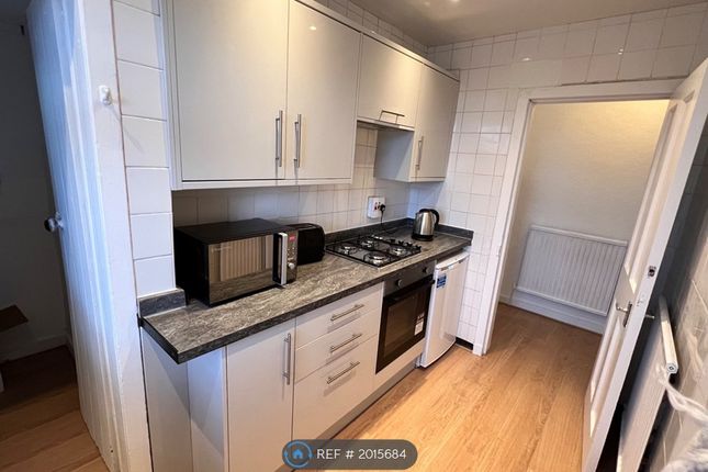 Flat to rent in Harefield Drive, Glasgow