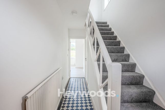 12 Longfield Avenue, Stone photo 5
