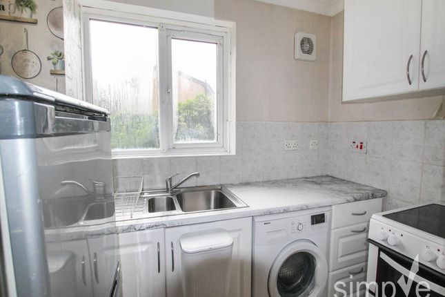 Dehavilland Close, Northolt Middlesex photo 5