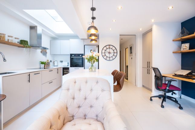 Flat for sale in Dorothy Road, London