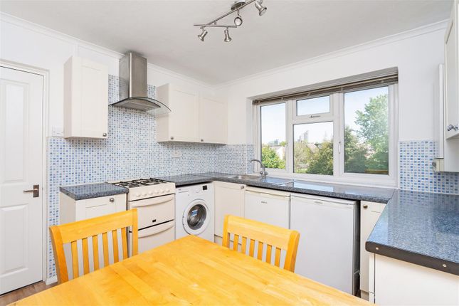 Property to rent in Walpole Close, London