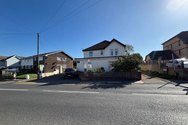 2-bed flat on Flat 6 Rostrevor Court, 96 Sandown Road, Sandown, £60,000