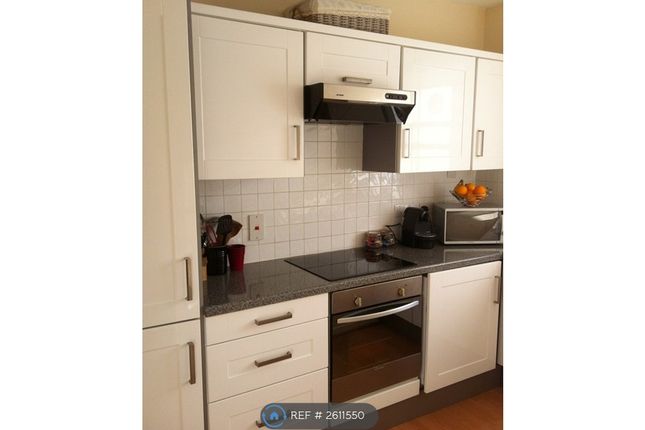 Light, Bright, Fully Fitted Kitchen