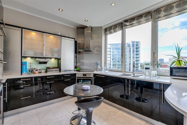 Flat to rent in The Quadrangle, Chelsea Harbour, London