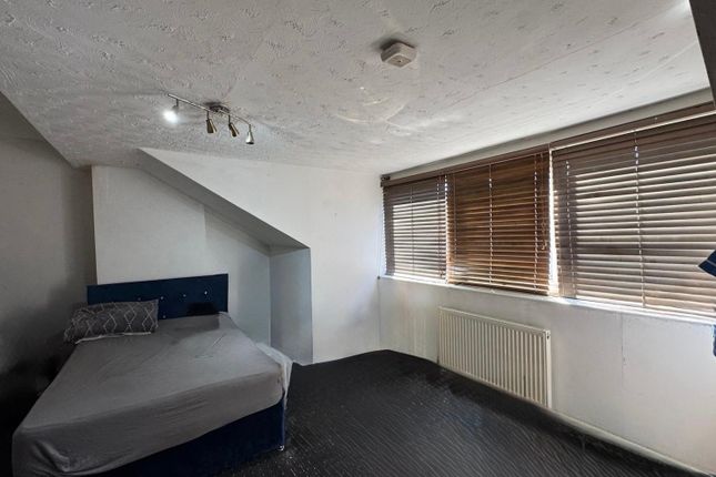 7, Ashton Avenue, Leeds photo 4