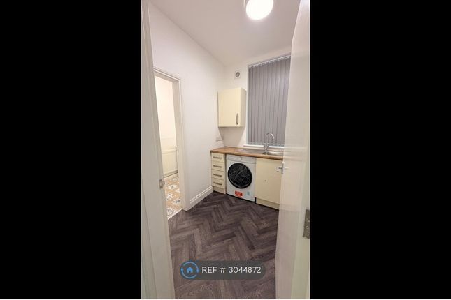 Flat, Mesnes Park Terrace, Wigan photo 3