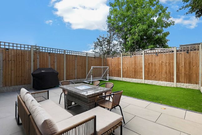 10, Saffory Close, Leigh-on-sea photo 4