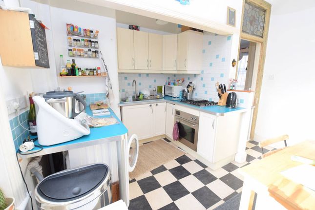 Thumbnail Flat to rent in Hackford Road, Oval, London