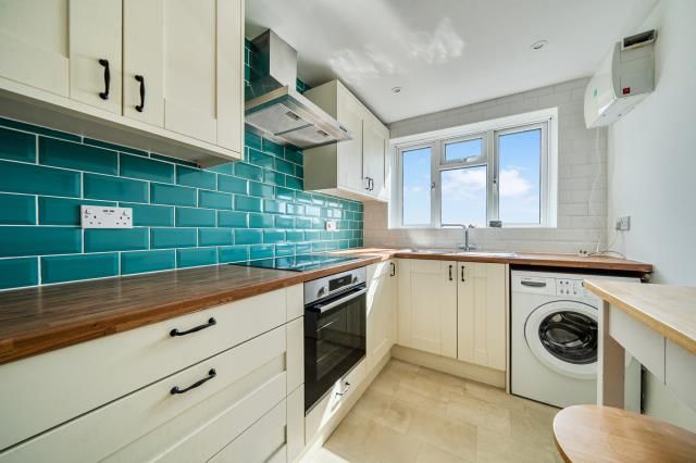 Flat 1a Rose Court,, Chessmount Rise, Chesham photo 5