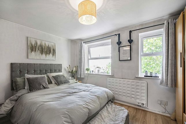 8, Henry Doulton Drive, London photo 4