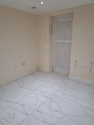 142 Cranborne Waye, Hayes photo 5