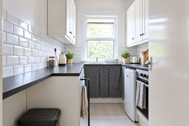 107b Stanley Road, Carshalton photo 3