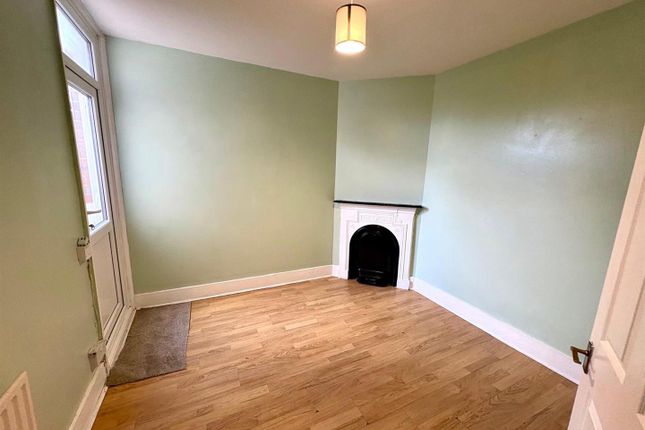 3-bed terraced on Linden Road, Littlehampton, £1,450/mo