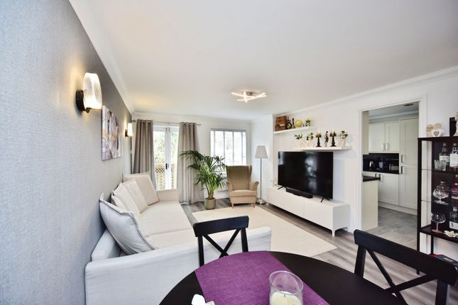 12, River Bank Close, Maidstone photo 3