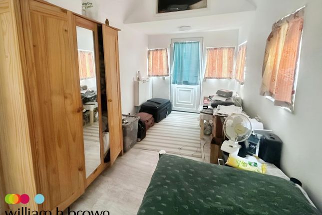 9, Lake Way, CLACTON-ON-SEA photo 3