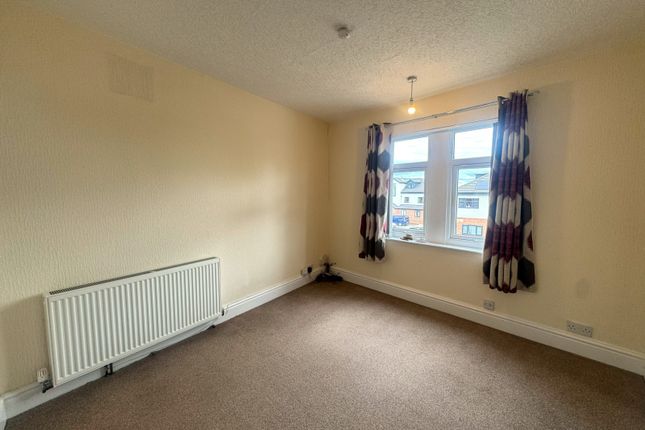 5a Cross Lane, Wakefield photo 2