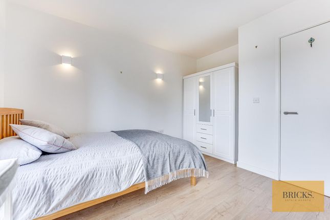 Flat for sale in Gainsford Road, London
