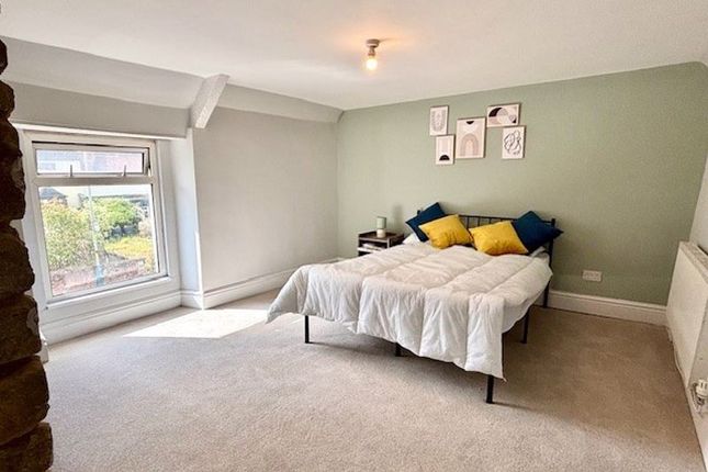 54, London Road, Calne photo 4