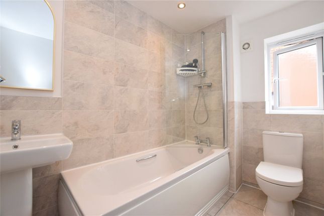 8, Calla Grove, Leeds photo 5