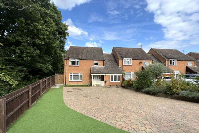 Thumbnail Link-detached house for sale in Peddlars Grove, Yateley, Hampshire
