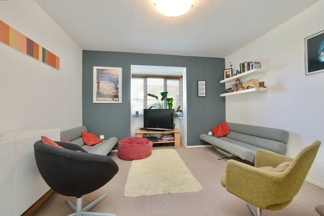 32, Holmehill, Huntingdon photo 2
