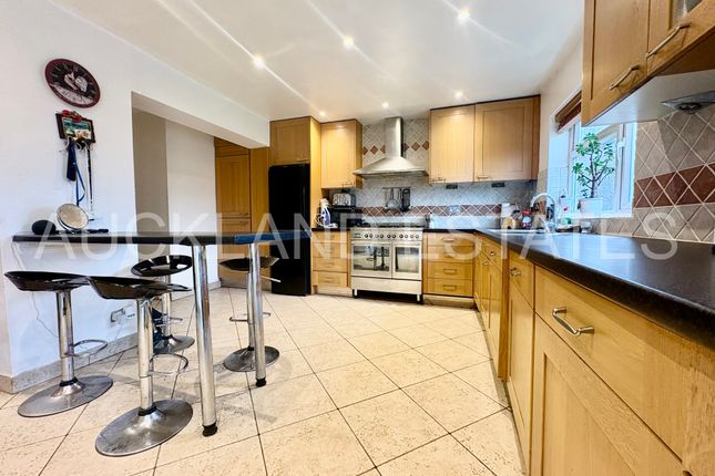 44, Parsonage Lane, Hatfield photo 3