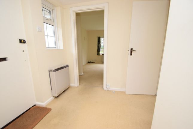 Flat to rent in Crown Lane, Farnham Royal, Slough
