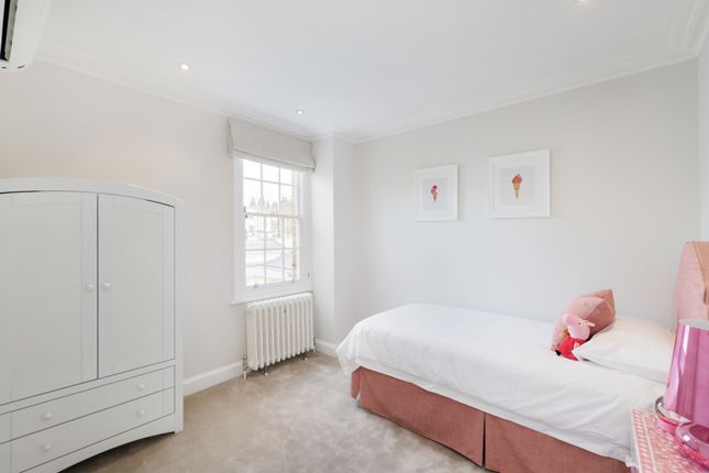 Town house to rent in Caroline Terrace, London
