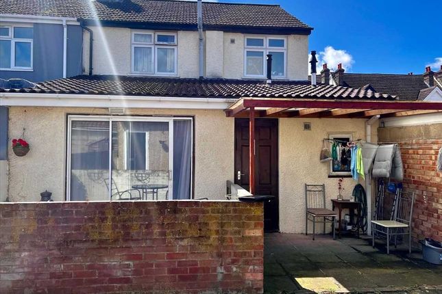 End terrace house for sale in Wellesley Road, Slough