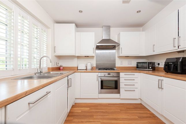 5, County Gardens, Isleworth photo 4